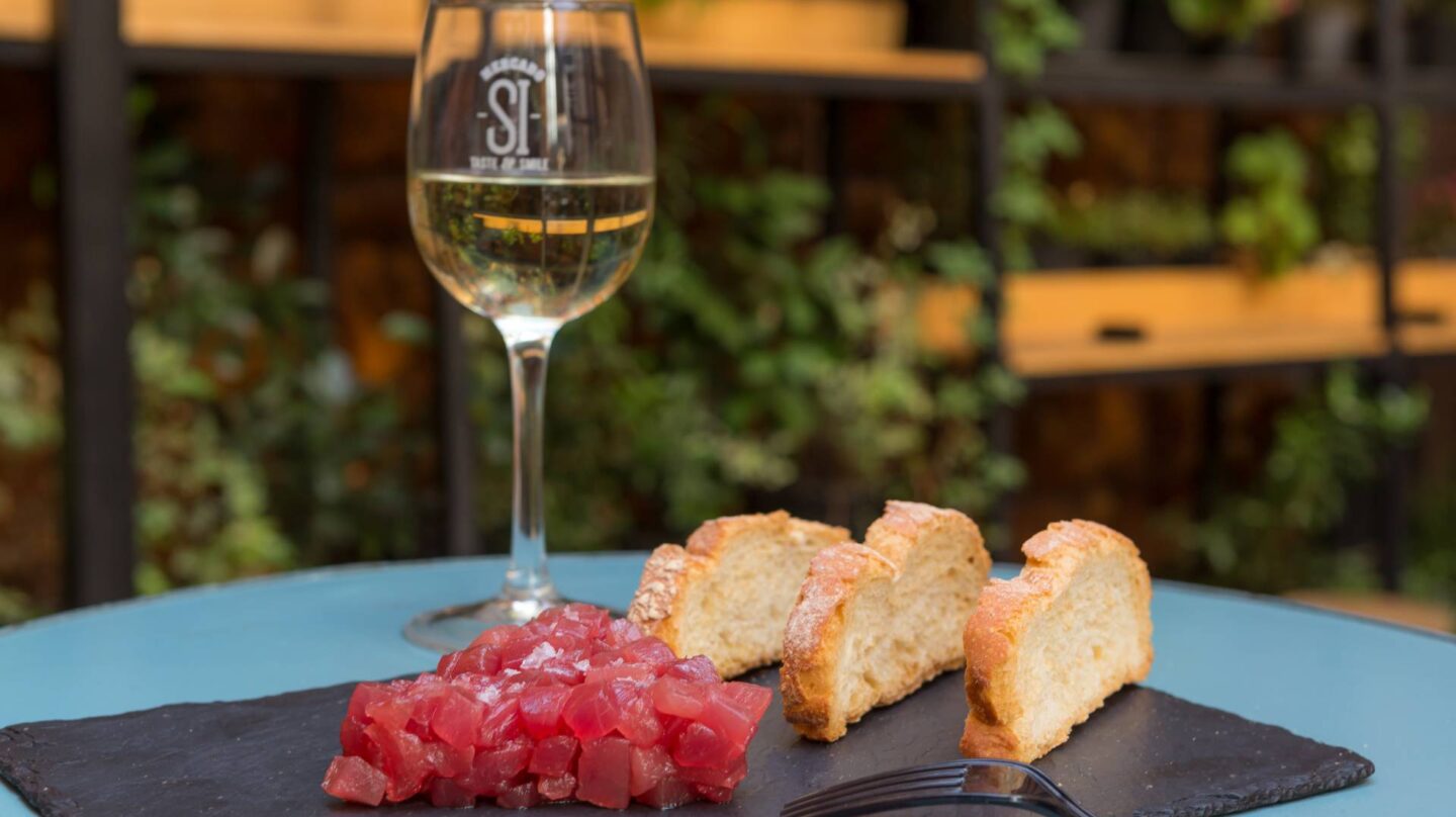 Una tapa de tartar de atún en Granja Malasaña.