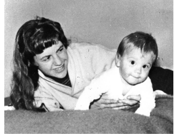 Sylvia Plath y su hijo.