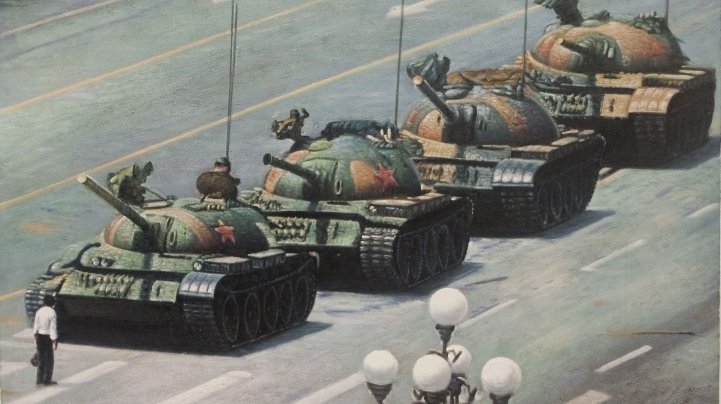Una obra basada en la imagen del hombre frente a los tanques en Tiananmen