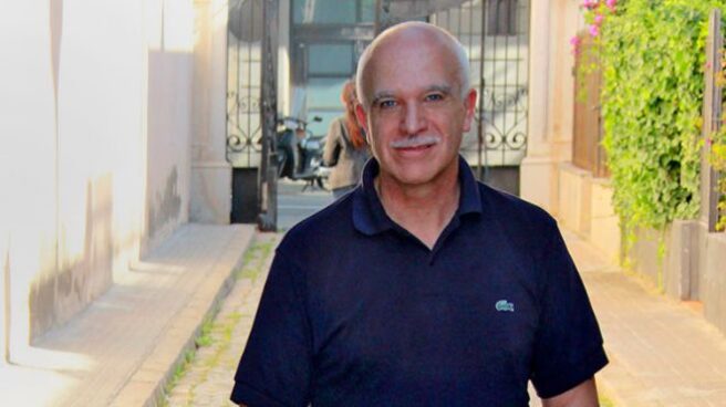 eduardo-pascual-arxe El ex administrador de Vitalia Eduardo Pascual, a las puertas de su domicilio barcelonés antes de fugarse de la Justicia.