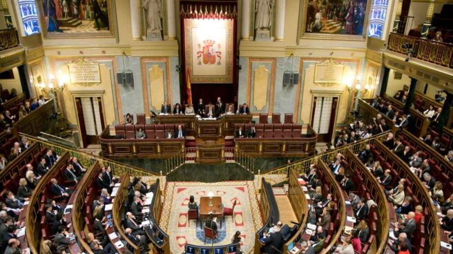 El chollo de ser diputado en España: ocho parlamentos pagan dietas incluso en agosto