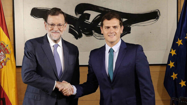 Rajoy dice a Rivera que "no existe motivación jurídica suficiente para aplicar el 155"
