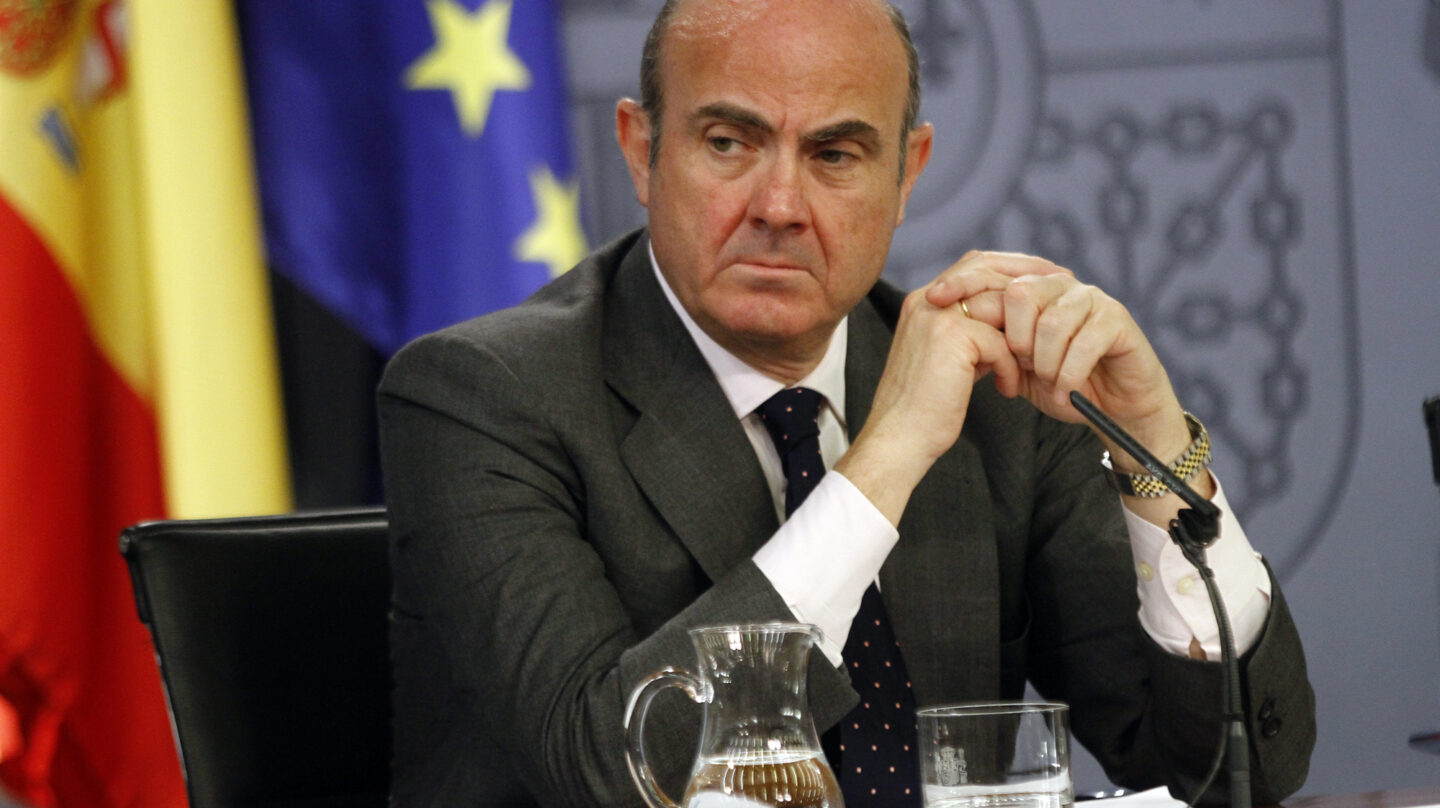 El ministro de Economía, Luis de Guindos, durante una comparecencia.