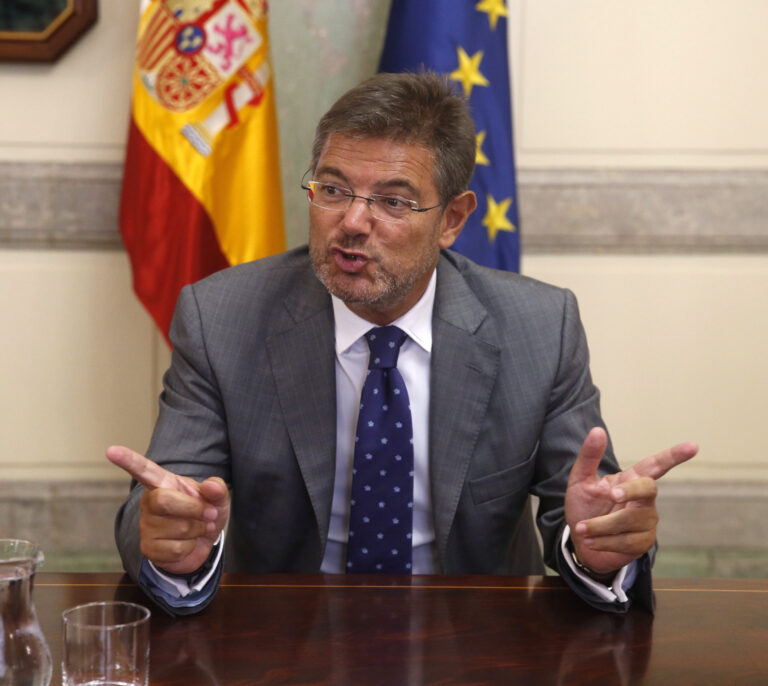 Catalá prohibirá las órdenes verbales a los fiscales para garantizar su independencia