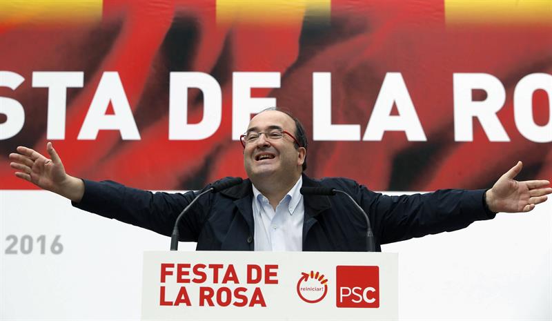 Iceta pide a Puigdemont que ayude al cambio en España