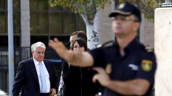 Arturo Fernández, a su llegada a la primera sesión del jucio de las tarjetas 'black' en la Audiencia Nacional.