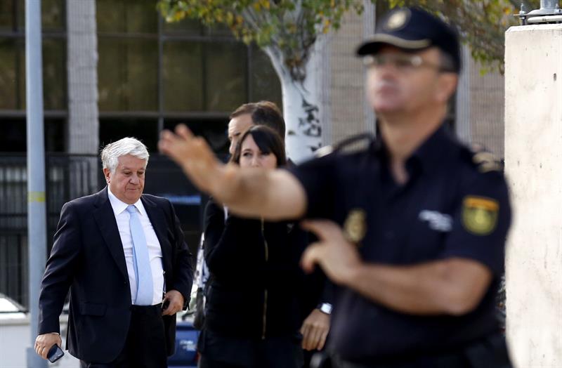 Arturo Fernández, a su llegada a la primera sesión del jucio de las tarjetas 'black' en la Audiencia Nacional.