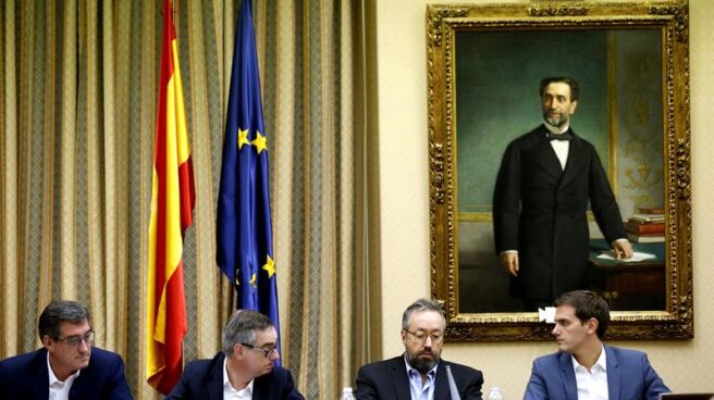 Albert Rivera, durante la reunión con su grupo parlamentario del Congreso celebrada este martes.