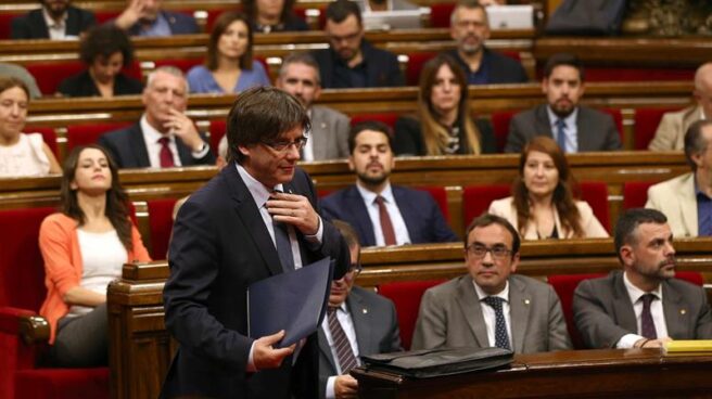 El presidente de la Generalitat Carles Puigdemont, durante su intervención en la cuestión de confianza.