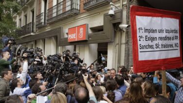 Un Comité Federal rodeado de Policía y con Pedro en silencio