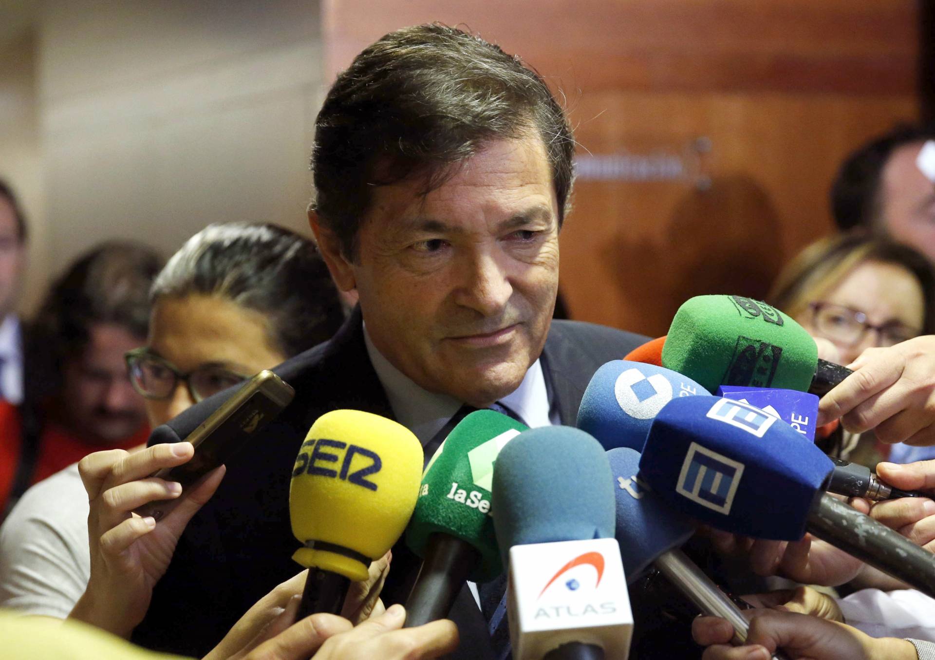 Javier Fernández presidirá la gestora socialista, que será permanente