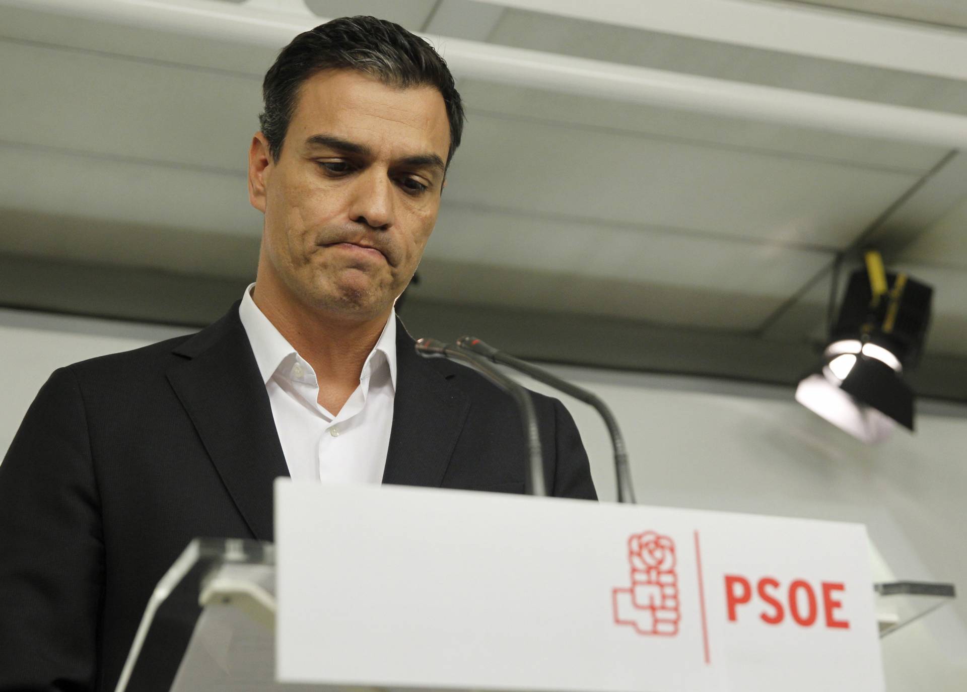 Pedro Sánchez dimitirá si el Comité Federal propicia la abstención a Rajoy