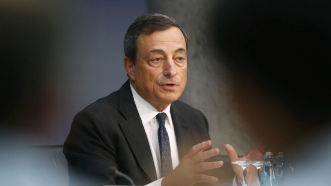 Draghi dibuja un escenario de tipos más elevados para aliviar la situación de la banca