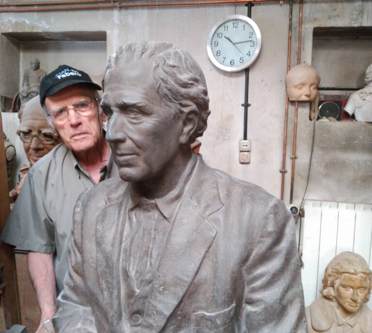 La 'deuda' de Tezanos con Besteiro: la estatua que nunca se terminó