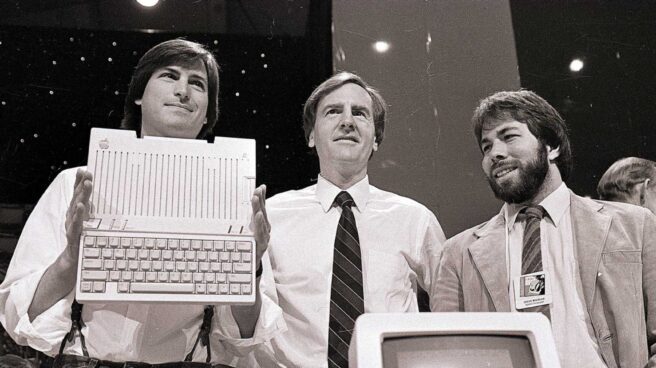 Directivos estrella... y estrellados: así fracasó John Sculley frente a Steve Jobs en Apple