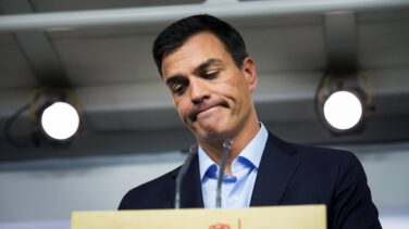 CIS: La crisis interna hunde al PSOE seis puntos y confirma el sorpasso de Podemos