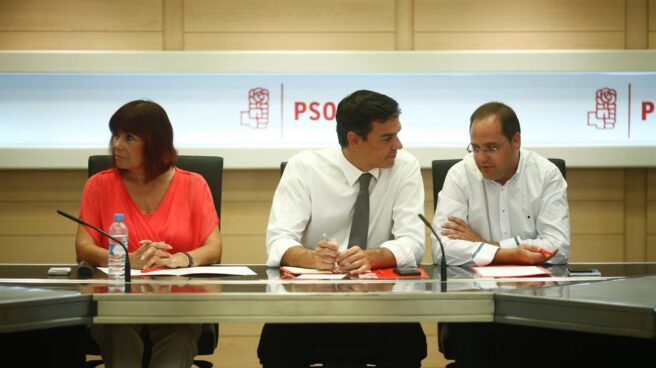 La encrucijada de los barones: voto secreto para reventar el PSOE o aceptar primarias
