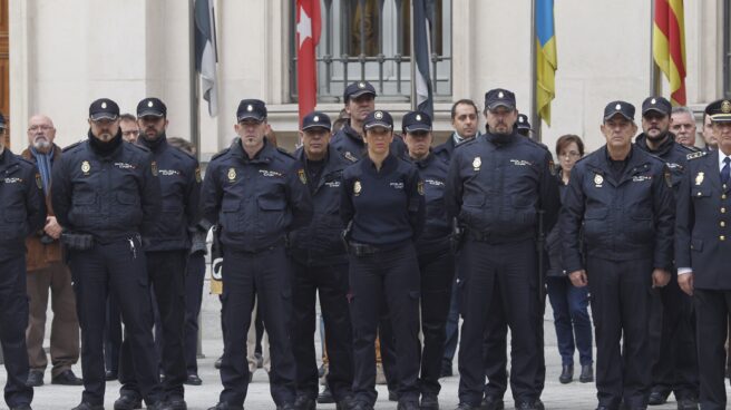 policías