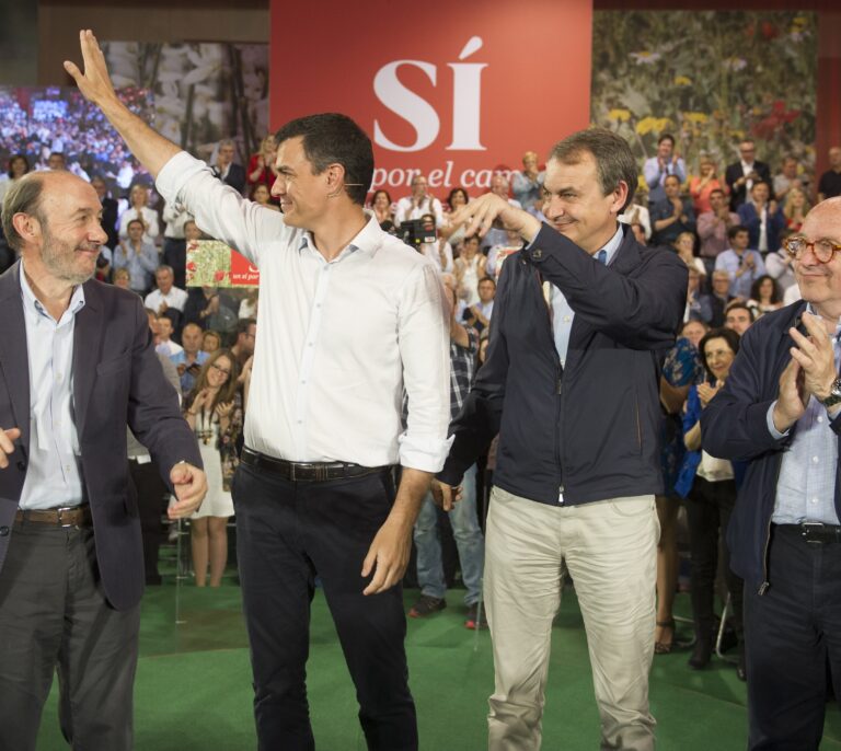 El plan Rubalcaba: 'rematar' a Pedro Sánchez y contener a Susana Díaz
