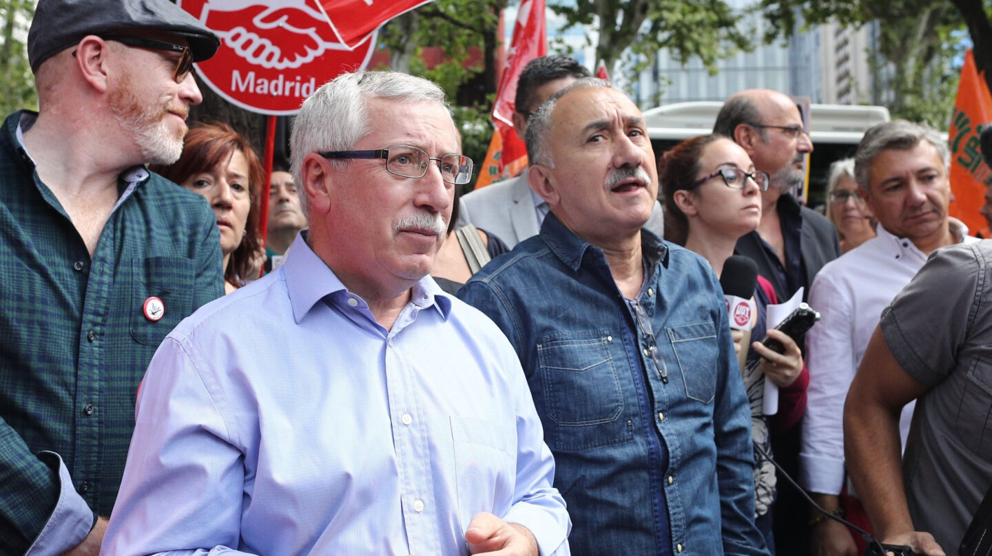 Los secretarios generales de CC.OO., Ignacio Fernández Toxo, y UGT, Pepe Álvarez, encabezan una manifestación en favor de los salarios.