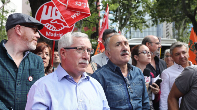 Los secretarios generales de CC.OO., Ignacio Fernández Toxo, y UGT, Pepe Álvarez, encabezan una manifestación en favor de los salarios.