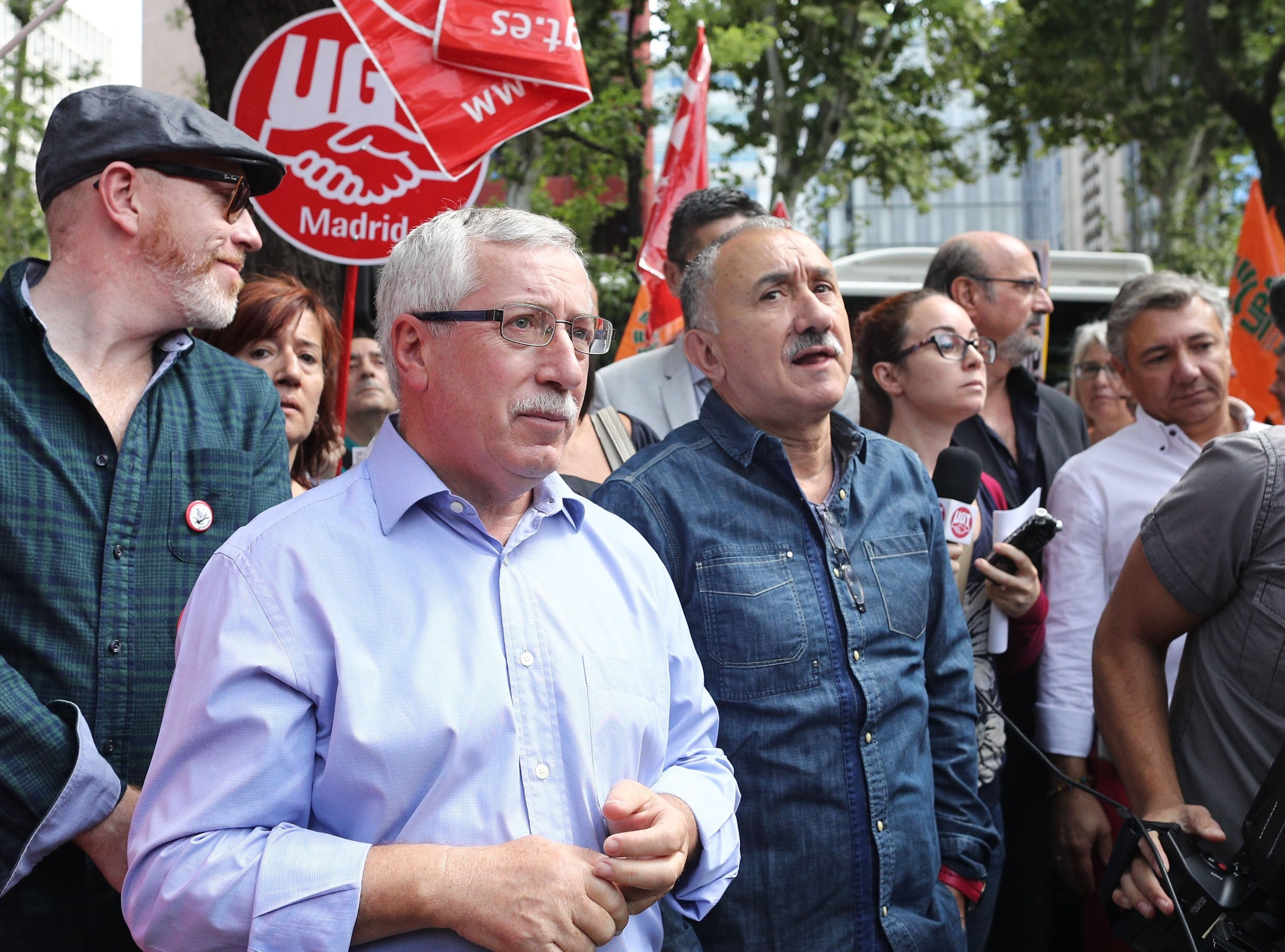 Los secretarios generales de CC.OO., Ignacio Fernández Toxo, y UGT, Pepe Álvarez, encabezan una manifestación en favor de los salarios.