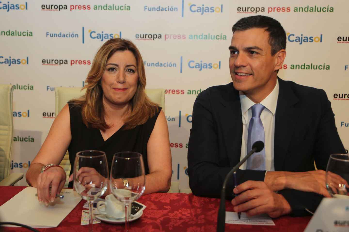 Susana Díaz y Pedro Sánchez, en un desayuno informativo.