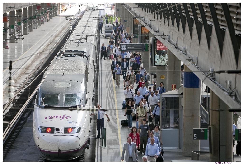 La liberalización del AVE Madrid-Valencia, un año aparcada en un cajón de Fomento