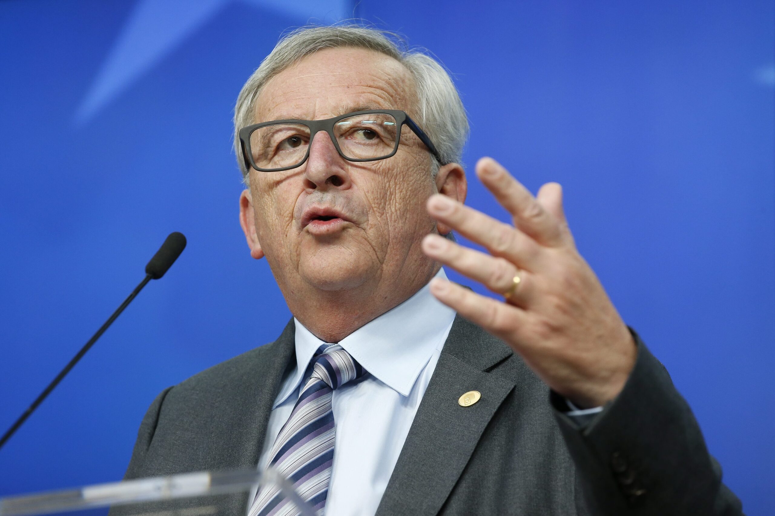 Juncker subraya el apoyo de la CE a las Cortes y al Tribunal Constitucional