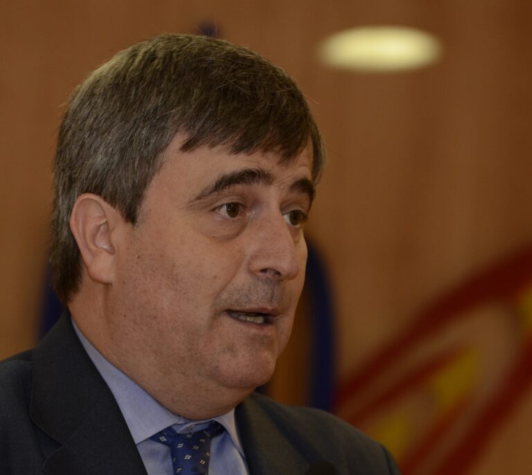 El Gobierno analizará "con prudencia" la imputación de Miguel Cardenal