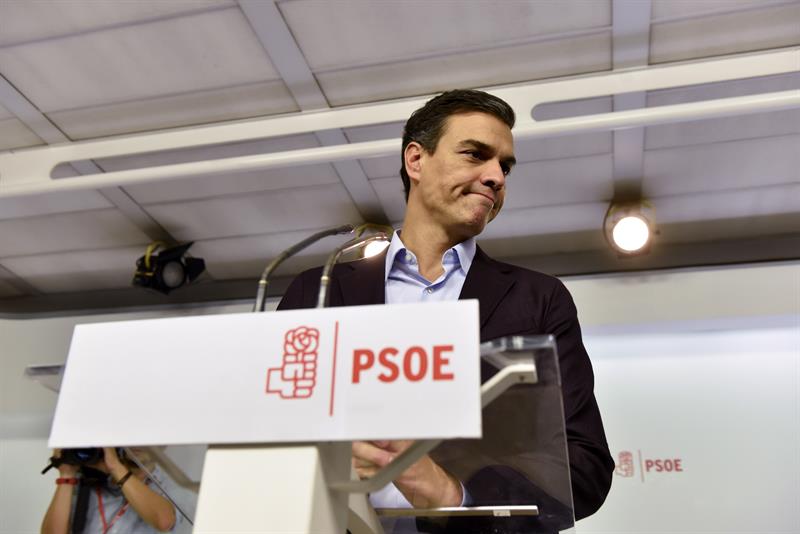 Pedro Sánchez dimite