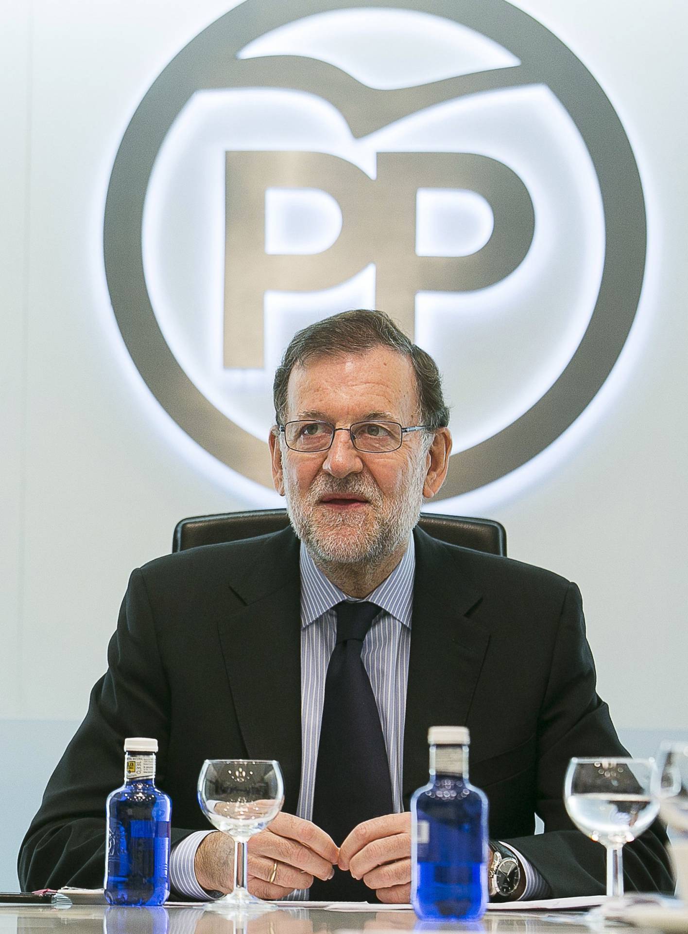 Rajoy cree que tras la abstención del PSOE se esconde una moción de censura