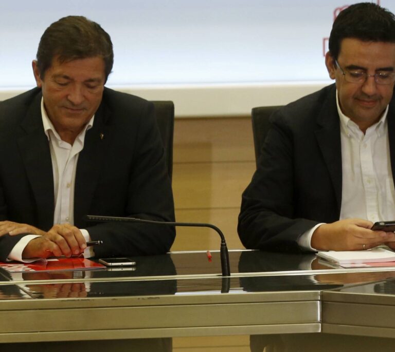 El voto por internet provoca el primer choque entre la Gestora y Pedro Sánchez