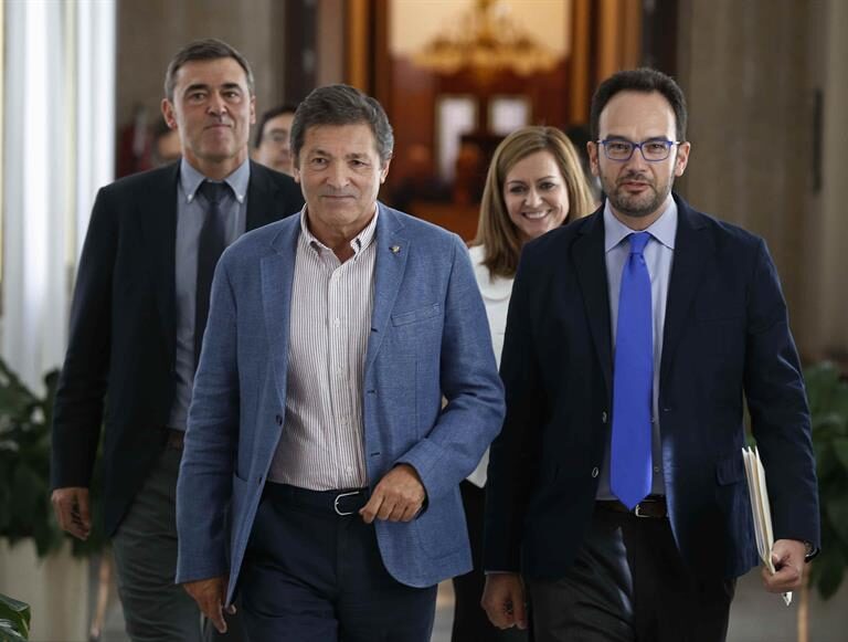 La mayoría del grupo parlamentario del PSOE apuesta por la abstención