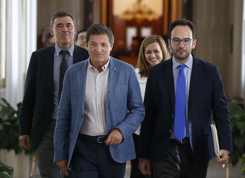 La mayoría del grupo parlamentario del PSOE apuesta por la abstención