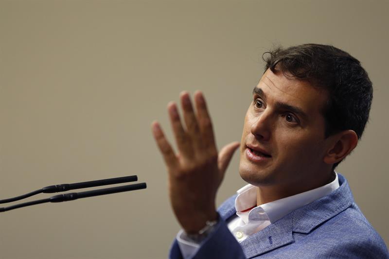 Albert Rivera visita a Javier Fernández en Asturias con la moción en Murcia de fondo