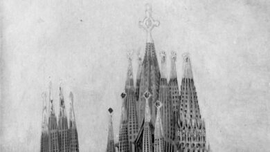 Colau descubre la Sagrada Familia