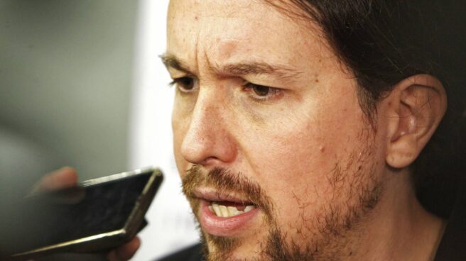 Pablo Iglesias atiende a la prensa, este miércoles en Madrid.