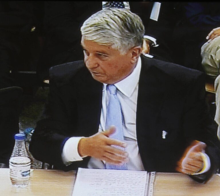 Arturo Fernández ya debe 20 millones a Hacienda a través de cuatro sociedades