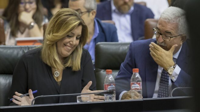 Susana Díaz quiere que todo el grupo socialista apoye a Rajoy y deje solo a Sánchez