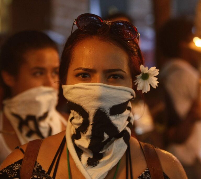 La comunidad internacional sale al rescate de la paz de Santos con el Nobel