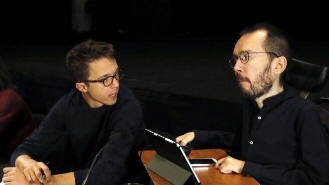 Errejón conversa con Echenique durante el Consejo Ciudadano Estatal de Podemos.