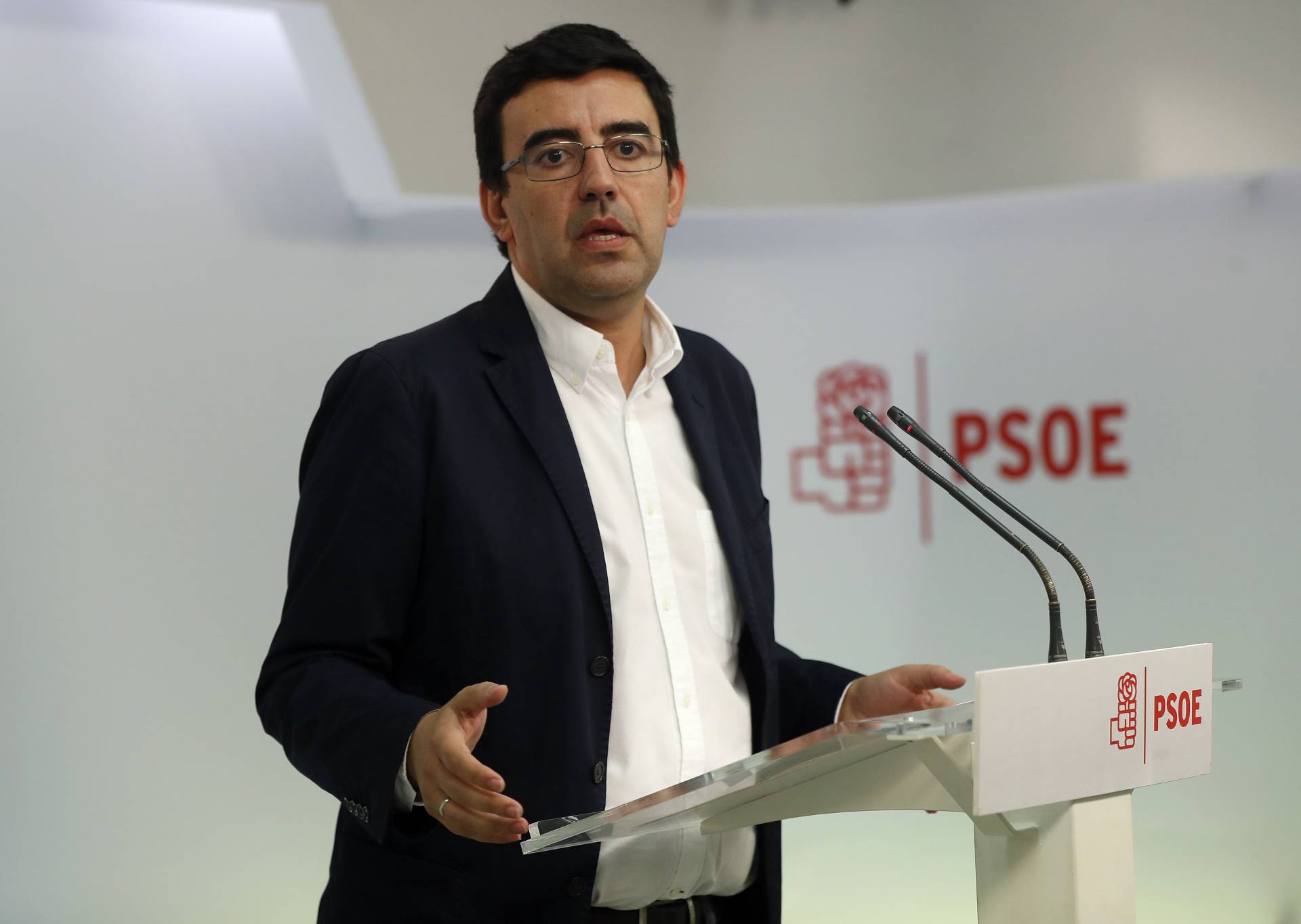Rubalcaba toma posiciones en el PSOE y Hernando defenderá ahora la abstención