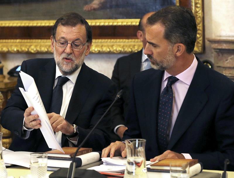 Rajoy y Fernández se ven las caras tras el impulso del Rey a la investidura