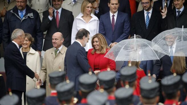 Mariano Rajoy saluda a Susana Díaz, durante la Fiesta Nacional.