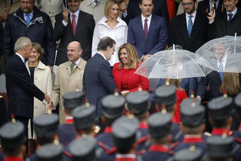 Mariano Rajoy saluda a Susana Díaz, durante la Fiesta Nacional.