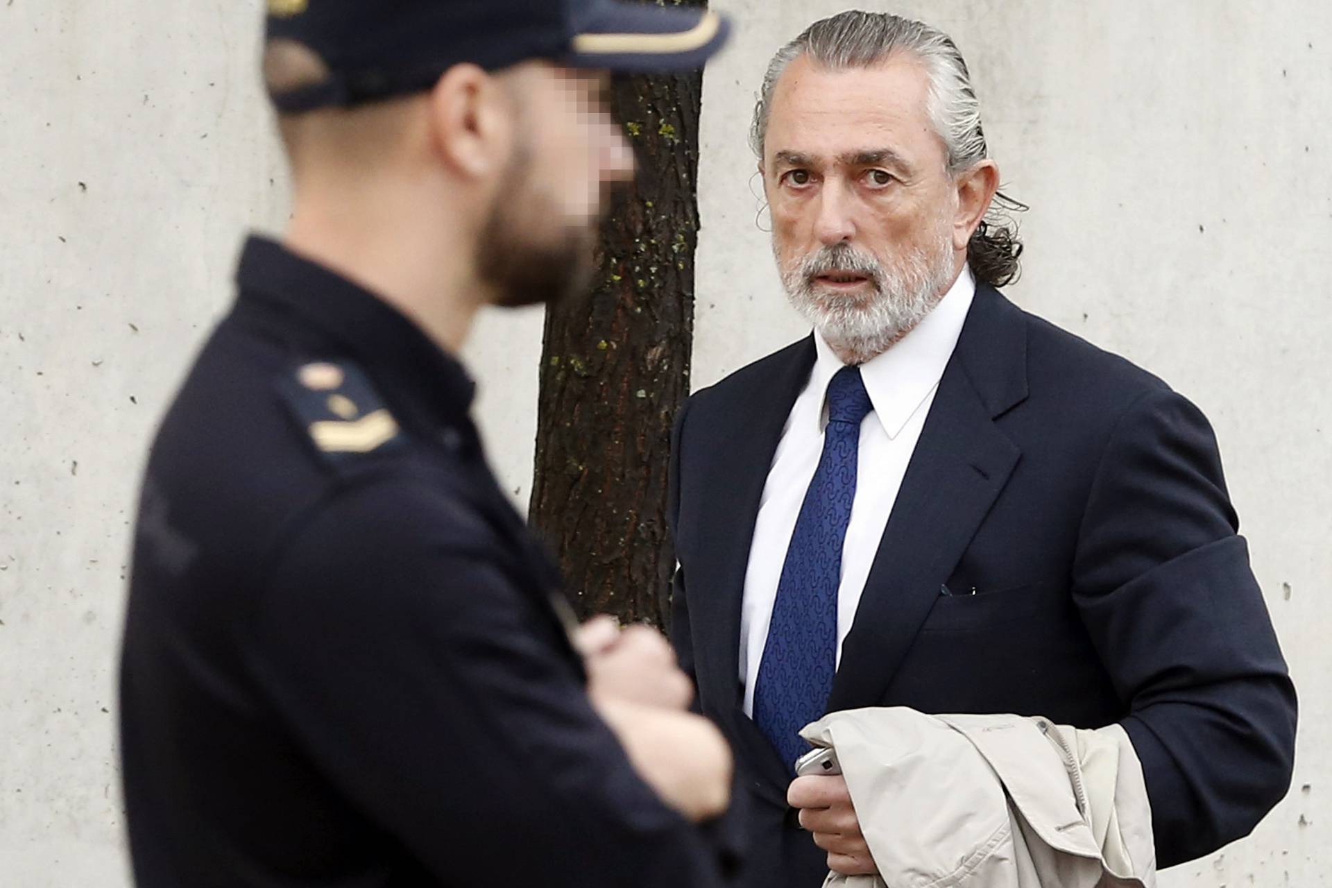 Correa Correa, a su llegada a la sede de la Audiencia en San Fernando.