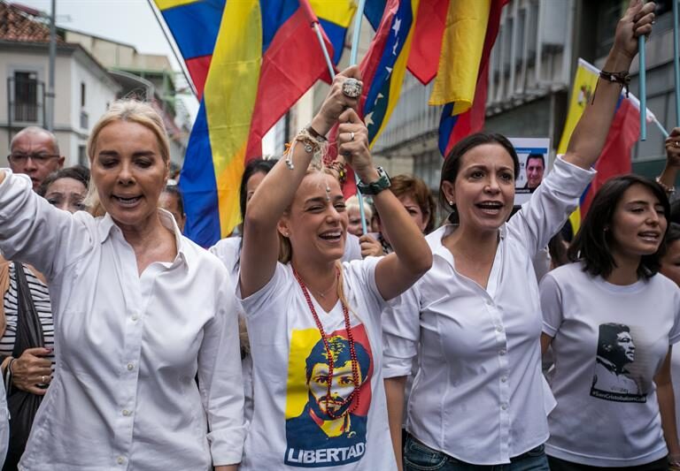 La oposición impulsa "un juicio legal y político" al presidente Maduro
