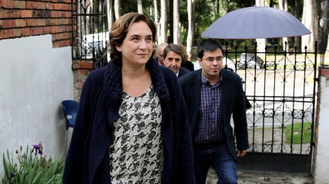 636120959819064944w La alcaldesa de Barcelona, Ada Colau, junto a su 'número dos', Gerardo Pisarello.