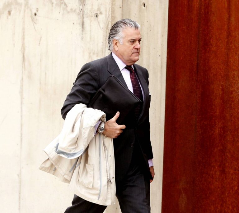 Bárcenas tiende la mano al PP con un duro interrogatorio a Correa